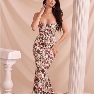 HOUSE OF CB ‘Malika’ Floral Print Maxi Dress/Gown